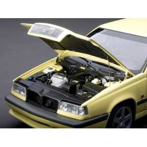 1/18 Volvo 850 T-5R Yellow