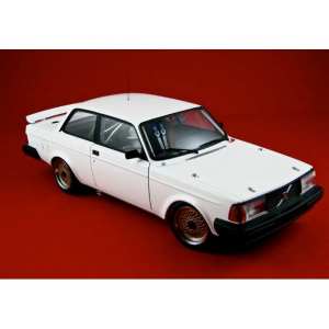 1/18 Volvo 240 TURBO PLAIN BODY VERSION белый