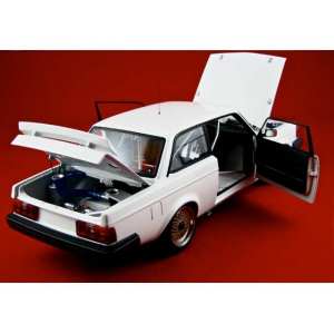 1/18 Volvo 240 TURBO PLAIN BODY VERSION белый