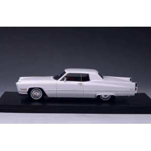 1/43 Cadillac Coupe DeVille 1968 Creclan White (белый)