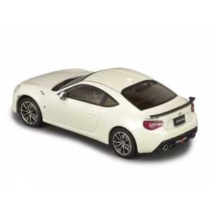 1/43 Toyota GT86 Coupe Facelift 2017 белый