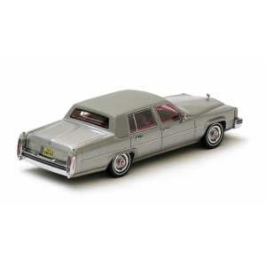 1/43 Cadillac FLEETWOOD BROUGHAM 1980 Silver/Grey