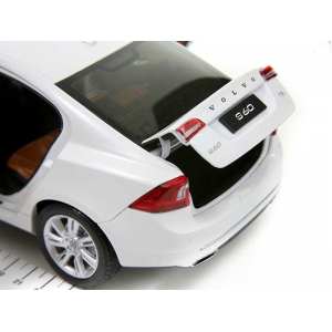 1/18 Volvo S60 2015 crystal white pearl