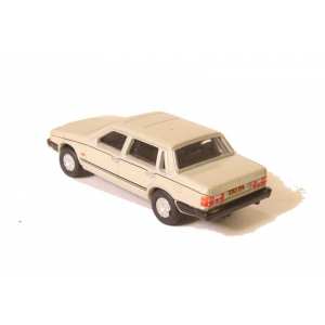 1/76 Volvo 760 1982 серый