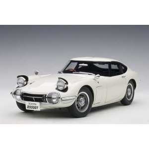 1/18 Toyota 2000 GT Coupe 1965 белый