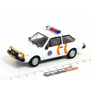 1/43 Volvo 343 Полиция Нидерландов (с журналом)