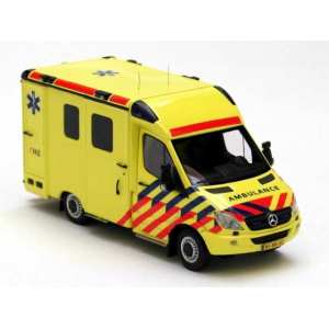 1/43 Mercedes-Benz Sprinter Ambulance SWB 2008 короткий вариант