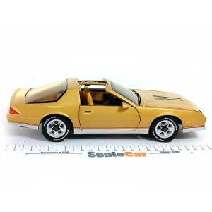 1/18 Chevrolet Camaro 1982 золотой