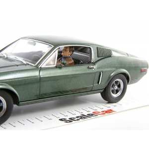 1/18 FORD Mustang GT Fastback 1968 с фигуркой Steve McQueen в машине (из к/ф Детектив Буллитт)