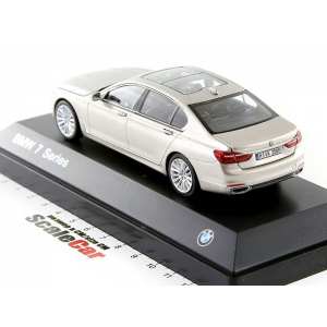 1/43 BMW 7er 750Li G12 Cashmir silver бежевый мет