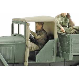 1/48 Советский полуторатонный грузовик с фигурой водителя и четырьмя бойцами 1941 год
