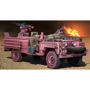 1/35 Машина разведки Land Rover Pink Panther