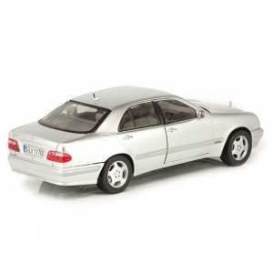 1/18 Mercedes-Benz E 320 limousine W210 рестайлинг 2001 серебристый