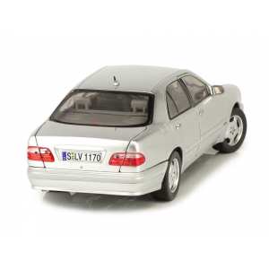 1/18 Mercedes-Benz E 320 limousine W210 рестайлинг 2001 серебристый