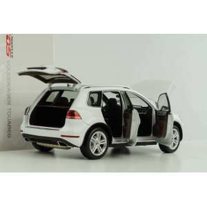 1/18 Volkswagen Touareg II 2012 белый