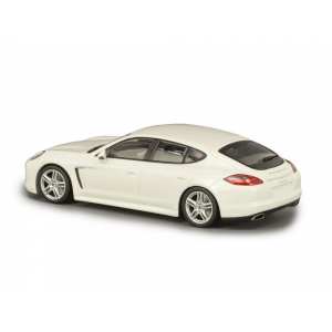 1/43 Porsche Panamera Diesel 2012 белый