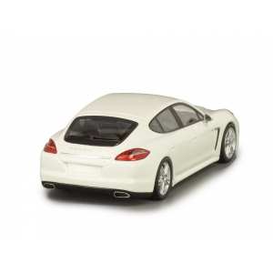 1/43 Porsche Panamera Diesel 2012 белый