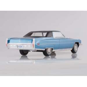 1/18 Cadillac Coupe de Ville 1972 голубой металлик с черным