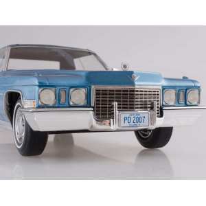 1/18 Cadillac Coupe de Ville 1972 голубой металлик с черным