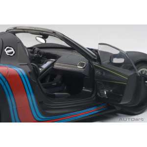 1/18 Porsche 918 Spyder Weissach Package 2013 (matt black, martini livery) черный Мартини