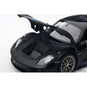 1/18 Porsche 918 Spyder Weissach Package 2013 (matt black, martini livery) черный Мартини