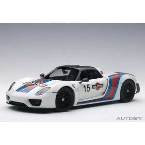 1/18 Porsche 918 Spyder Weissach Package 2013 (white, martini livery) белый Мартини