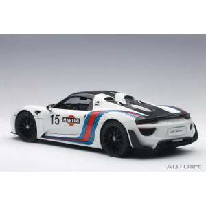 1/18 Porsche 918 Spyder Weissach Package 2013 (white, martini livery) белый Мартини