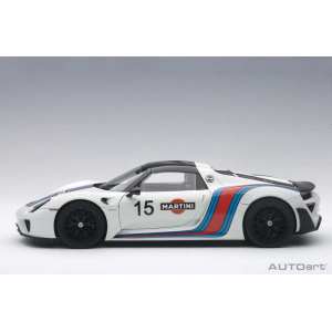 1/18 Porsche 918 Spyder Weissach Package 2013 (white, martini livery) белый Мартини