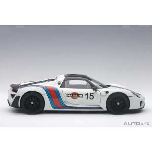 1/18 Porsche 918 Spyder Weissach Package 2013 (white, martini livery) белый Мартини