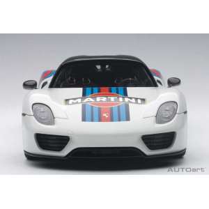 1/18 Porsche 918 Spyder Weissach Package 2013 (white, martini livery) белый Мартини