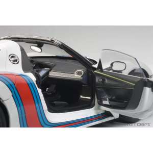 1/18 Porsche 918 Spyder Weissach Package 2013 (white, martini livery) белый Мартини