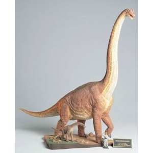 1/35 Диорама Брахиозавр с детенышем, птицей, один человек, подставка в виде ландшафта (Brachiosaurus Diorama Set)