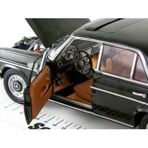 1/18 Mercedes-Benz Strich 8 saloon 1968 W114 темно-оливковый