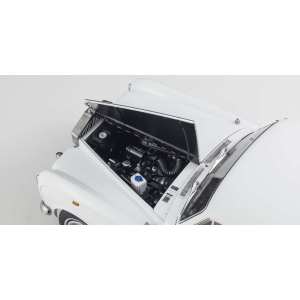 1/18 Rolls-Royce Phantom VI белый