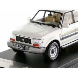 1/43 Toyota Land Cruiser 80 (LC80) 4х4 1996 белый металлик