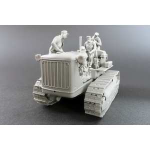 1/35 Трактор U.S. TRACTOR w/Towing Winch & Crewmen