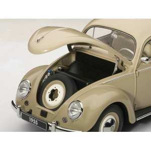 1/18 VOLKSWAGEN BEETLE KAEFER LIMOUSINE 1955 (BRIGHT BEIGE)