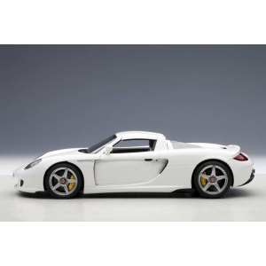 1/18 Porsche Carrera GT белый