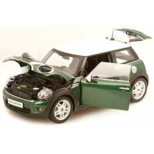 1/18 Mini Cooper S (R56) with Sunroof, Green with White Stripe