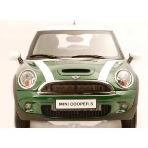 1/18 Mini Cooper S (R56) with Sunroof, Green with White Stripe