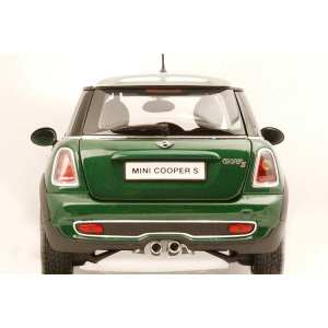 1/18 Mini Cooper S (R56) with Sunroof, Green with White Stripe