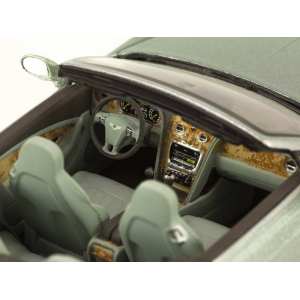 1/43 Bentley Continental GTC светло-зеленый металлик