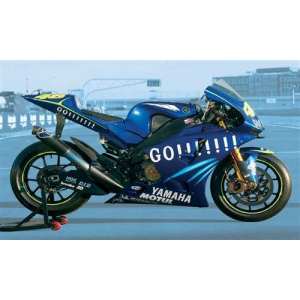 1/6 Мотоцикл Yamaha YZR M1 2004 Valentino Rossi