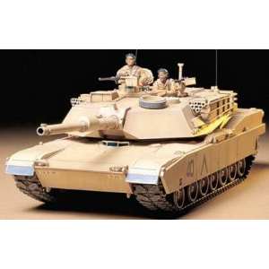 1/35 Американский современный танк M1A1 Abrams с 120-мм пушкой и 2 фигурами танкистов