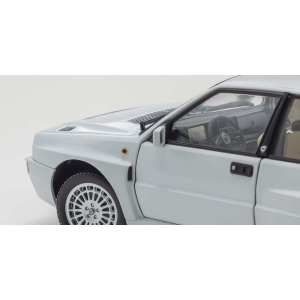 1/18 Lancia Delta Integrale EVO белый