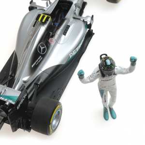 1/18 Mercedes AMG Petronas F1 Team - F1 W07 Hybrid - Rosberg - чемпион 2016 с фигуркой