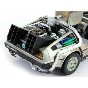 1/18 DeLorean DMC-12 Back To The Future (из к/ф Назад в будущее)