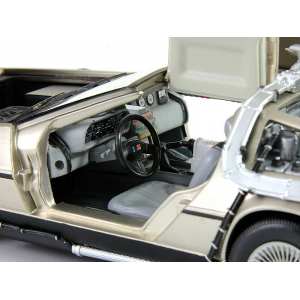 1/18 DeLorean DMC-12 Back To The Future (из к/ф Назад в будущее)