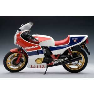 1/6 Honda CB1100R 1983 (WHITE W/RED & BLUE STRIPES)