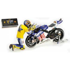 1/12 Yamaha YZR-M1 - VALENTINO ROSSI - MOTO GP 2010 VALENCIA - WITH FIGURINE (GIFTBOX)